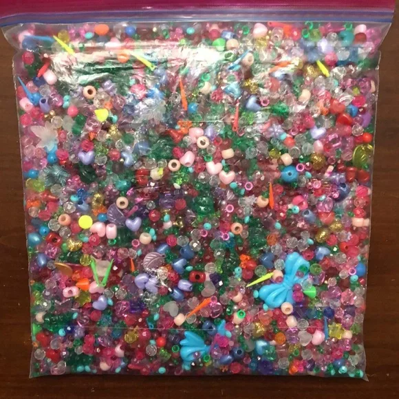 Kids bead soup 2 lbs plus extras huge bundle lot - Picture 10 of 13